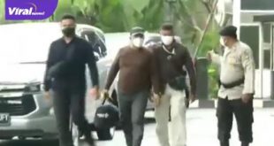 Sejumlah ASN terkait OTT KPK tiba di Gedung KPK, Sabtu (16/10/2021). Foto : ist
