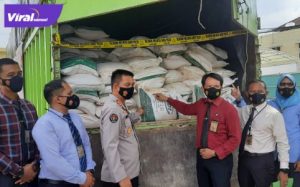 Subdit I Tipid Indagsi Direktorat Reserse Kriminal Khusus Polda Sumsel menggagalkan peredaran pupuk tanpa izin edar di Kampung 2, Kecamatan Mariana. Foto : viralsumsel.com/kai