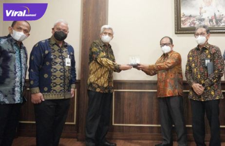 Wakil Gubernur Sumsel H Mawardi Yahya menerima Anggota Dewan Pengawas BPKH RI, Jum’at (22/10/2021). Foto : viralsumsel.com/win