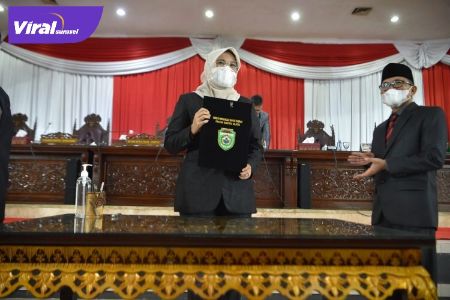 Wakil Ketua DPRD Sumsel, Kartika Sandra Desi, SH, penandatanganan Renja DPRD Provinsi Sumsel tahun 2022. Foto : viralsumsel.com