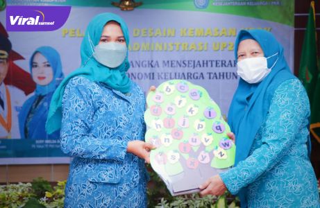 Plt Ketua TP PKK Kabupaten Muba Susy Imelda Beni Hernedi buka pelatihan Desain Kemasan dan Administrasi UP2K PKK di Auditorium Pemkab Muba, , Senin (25/10/2021). Foto : viralsumsel.com/devi