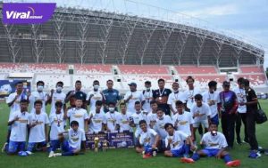 Skuad PPLP-D Muba usai meraih gelar runner up Piala Gubernur Sumsel U-20 2021 di Stadion Gelora Sriwijaya, Palembang, Kamis (17/11/2021). Foto : viralsumsel.com/arra