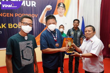 Bupati OKU Timur, H Lanosin ST menggelar ramah tamah bersama atlet cabor sepak bola Porprov Sumsel, Jumat (19/11/2021) malam. Foto : viralsumsel.com/fia