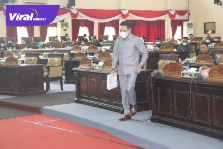 Darul Qutni Anggota DPRD Banyuasin saat Rapat Paripurna. Foto : viralsumsel.com/eci