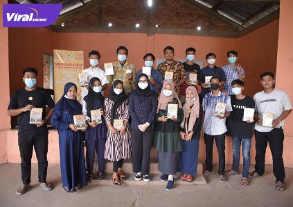 Anggota DPD RI Dapil Sumsel Amaliah Sobli S.Kg, M.B.A sosialiasikan 4 Pilar pada Pemuda Karang Taruna di Talang Jambe, Jumat (19/11/2021). Foto : viralsumsel.com/yuyu Anggota DPD RI Dapil Sumsel Amaliah Sobli S.Kg, M.B.A sosialiasikan 4 Pilar pada Pemuda Karang Taruna di Talang Jambe, Jumat (19/11/2021). Foto : viralsumsel.com/yuyu