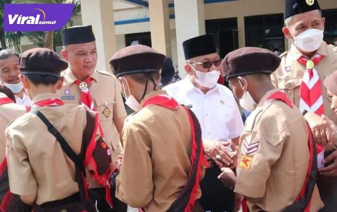 Ketua Kwarcab Lahat, Fitrizal Homizi, ST, M.Si didampingi Bupati Lahat H. Haryanto, SE, MM, MBA dalam pelepasan keberangkatan untuk mengikuti Jambore Daerah Sumsel 2021. Foto : viralsumsel.com/oki