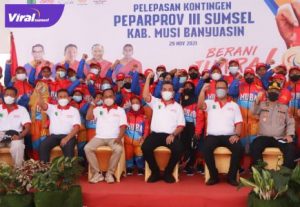 Plt Bupati Muba, Beni Hernedi Pelepasan Kontingen Peparprov III Sumsel Kabupaten Muba, Senin (29/11/2021). Foto : viralsumsel.com/dev