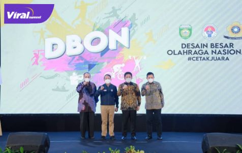 Menpora RI, Zainuddin Amali bersama Gubernur Sumsel H herman Deru saat Sosialisasi Perpres Nomor 86 Tahun 2021 tentang DBON bertempat di Hotel Santika Premiere Bandara Palembang, Selasa (14/12/2021). Foto : viralsumsel.com/ion