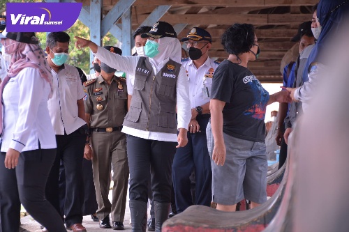 Wakil Walikota Palembang Fitrianti Agustinda Saat Meninjau Infrastruktur. Foto : Viralsumsel/Nto