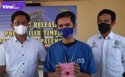 RH (26) sopir angkot jurusan Perumnas - Pasar Kuto ini ditangkap anggota Reskrim Polsek Ilir Timur II Palembang, Selasa (4/1/2022). Foto : viralsumsel.com/kai