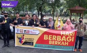 Golden’s Academy bersama FSPSS Palembang melaksanakan kegiatan Hari Berbagi Berkah di Kambang Iwak Palembang, Jumat (7/1/2022). Foto :viralsumsel.com /ril