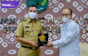 Plt Bupati Muba Beni Hernedi menerima audiensi jajaran Manajemen PT PLN UP3 Palembang dan PT PLN (Persero) UP3 Jambi, di Ruang Audiensi Bupati Muba, Kemarin (11/1/2021). Foto : viralsumsel.com/dev
