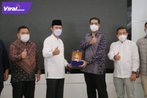 Walikota Palembang H Harnojoyo, usai rapat bersama dengan Gasnet di Rumah Dinas Walikota Palembang, Jumat (14/1/2022). Foto : viralsumsel.com/nto