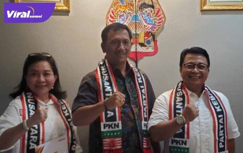 Ketua Pimda PKN Sumsel Hj Lucianty bersama ketua umum PKN Gede Pasek Suardika dan Sekretaris Pimda PKN Sumsel Syaiful Islam. Foto : viralsumsel.com/adi