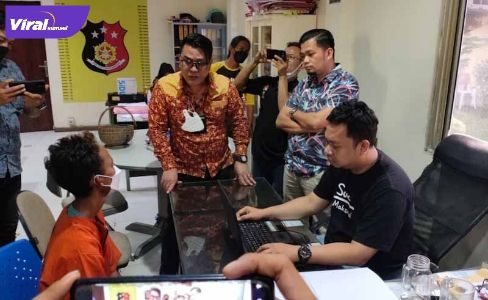 Wadir Reskrimum Polda Sumsel, AKBP Tulus Sinaga SIK didampingi Kasubdit 3 Jatanras, Kompol Agus Prihadinika, SH SIK gelar pres rilis tersangka Prima dan barang bukti, Jumat (14/1/2022). Foto : viralsumsel.com/kai
