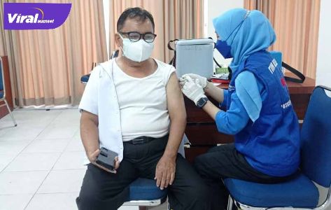 Vaksinasi booster dilaksanakan di Kantor Pusat Administrasi (KPA) UTP di Jalan Kapten Marzuki, Senin (17/1/2022). Foto :viralsumsel.com /ril