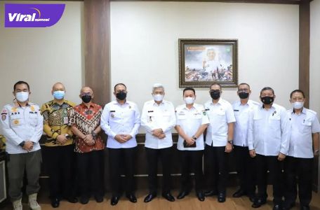Wakil Gubernur Sumsel H Mawardi Yahya terima kunjungan Asisten Deputi Koordinasi Intelije Keamanan Bimbingan Masyarakat dan Objek Vital Nasional, Rabu (19/1/2022) pagi. Foto : viralsumsel.com/win