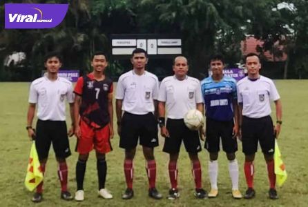 Kapten Tim Persila dan Persipra sebelum laga pamungkas 4 Besar Piala Soeratin U-17. Foto : viralsumsel.com/ion Kapten Tim Persila dan Persipra sebelum laga pamungkas 4 Besar Piala Soeratin U-17. Foto : viralsumsel.com/ion