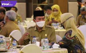 H Harnojoyo Walikota Palembang hadiri "Sosialisasi Optimalisasi Peran BPK dan DPR dalam mendorong Transparansi dan Akuntanbilitas Keuangan Negara" di Hotel Amaris Palembang, Selasa (18/1/2022). Foto : viralsumsel.com/nto