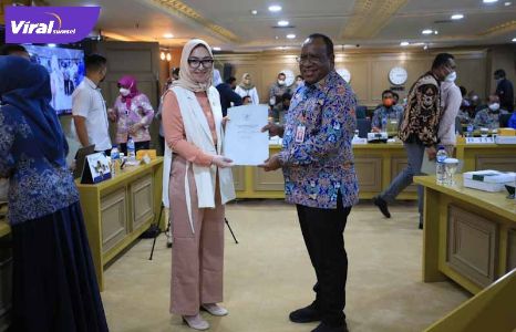 Amaliah Sobli S.Kg, M.B.A Anggota Komite II DPD RI sampaikan aspirasi masyarakat Sumsel kepada Wakil Menteri PUPR. Foto : viralsumsel.com/ion