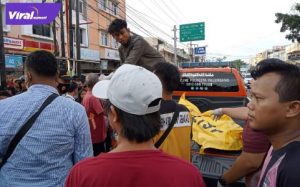 Abdul Hafis korban pembunuhan dievakuasi polisi ke RS Bhayangkara Palembang. Foto :viralsumsel.com /kaii