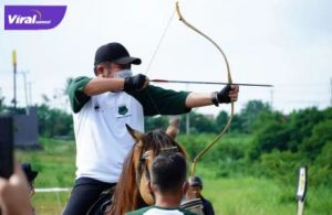 Gubernur Sumsel Herman Deru buka Seleksi Kejurnas Komisi V Horseback Archery Sumsel di Lapangan Sriwalk Palembang, Minggu (23/1/2022). Foto : viralsumsel.com/ion