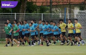Latihan perdana Timnas Indonesia jelang Fifa Mactd Day di Lapangan Samudra Kuta, Bali, kemarin (20/1/2022). Foto : pssi