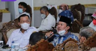 Walikota Palembang Harnojoyo, pimpin rapat pembangunan Pasar Sekanak dan Pasar Terapung di Rumah Dinas Walikota Palembang, Rabu (26/1/2022). Foto : viralsumsel.com/nto
