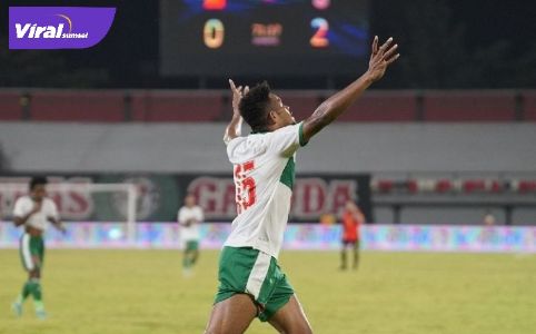 Ricky Kambuaya gelandang Timnas Indonesia selebrasi usai cetak gol ke gawang Timor Leste di Stadion Kapten I Wayan Dipta, Gianyar, Bali, Minggu (30/1/2022) malam. Foto : ig