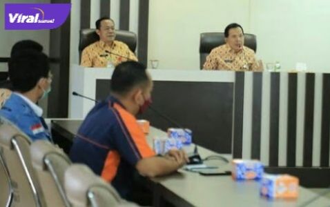 Walikota Prabumulih, Ir H Ridho Yahya MM pimpin rapat persiapan Piala Soeratin U-17 Zona Sumsel, Kamis, (6/1/2022). Foto : viralsumsel.com/mal