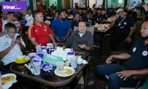 Walikota Prabumulih Ir. H. Ridho Yahya didampingi Sekretaris Daerah Kota Prabumulih Elman, ST, MM hadiri malam ramah tamah Piala Soeratin U-17 Zona Sumsel, Senin (11/1/ 2022). Foto : viralsumsel.com/mal