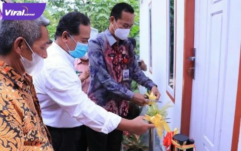 Sekda Kota Prabumulih, Elman ST hadiri acara penyerahan bantuan bedah rumah oleh PT Samtan Gas, Jumat (14/01/2022). Foto : viralsumsel/mal