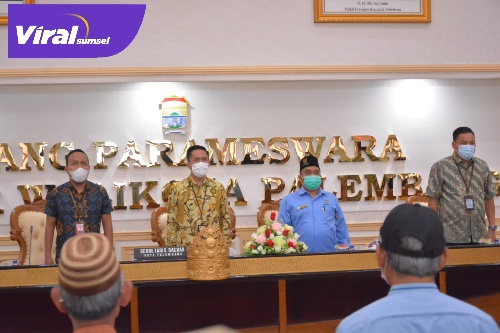 Ratu Dewa Sekretaris Daerah Palembang saat memimpin rapat pembukaan sosialisasi dan edukasi masjid dan mushola se Kota Palembang bersama Baznas diruang rapat Parameswara. (13/1/2022) Kamis, Foto : Viralsumsel/Noto Ratu Dewa Sekretaris Daerah Palembang saat memimpin rapat pembukaan sosialisasi dan edukasi masjid dan mushola se Kota Palembang bersama Baznas diruang rapat Parameswara. (13/1/2022) Kamis, Foto : Viralsumsel/Noto