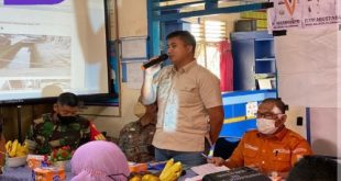 Sekretaris Camat Kertapati Rifandi Putra, S. STP., M. Si. saat berikan paparan di Musrenbang tingkat kelurahan. Foto : Viralsumsel/Nto