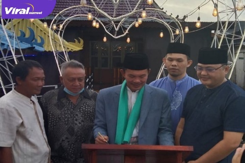 Harnojoyo Walikota Palembang Saat Meresmikan Dapur Cinta Musi 4 di Dampingi Septa Marus Sekcam SU II. Foto : Viralsumsel/Noto