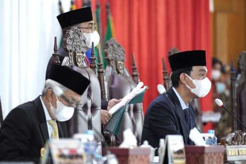 Wakil Ketua DPRD Provinsi Sumsel; H. Muchendi M, SE pimpin Rapat Paripurna XLVI, dihadiri oleh Wakil Gubernur Sumsel; Ir. H. Mawardi Yahya serta Pj. Sekretaris Daerah; SA. Supriono. Foto : viralsumsel.com/win