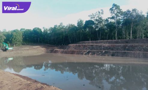 Penampakan pembangunan embung di Desa Suka Maju, Kecamatan Talang Ubi, PALI. Foto : viralsumsel.com/eko