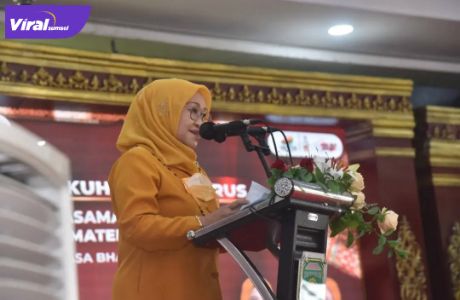 Ketua Umum BKOW Sumsel Hj Fauziah Mawardi Yahya dalam sambutan. Foto : viralsumsel.com/win
