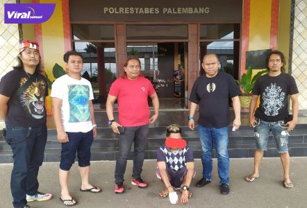 Tersangka pembunuhan di Lorong Kenari, Kelurahan Silaberanti, Memed ditangkap Unit Pidum dan Tekab 134 Satuan Reskrim Polrestabes Palembang, Minggu (6/2/2022). Foto : viralsumsel.com/kai