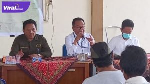 Kepala Dinas Perkim Kota Prabumulih, Bustomi, SE, M.Si pimpin rapat verifikasi para calon penerima bantuan perumahan swadaya prasejahtera, Kemarin (2/2/2022). Foto : viralsumsel.com/mal