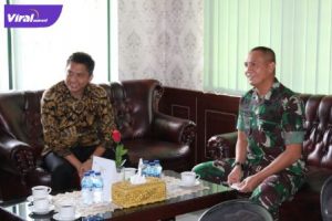 Dandim 0402/OKI Letkol Inf Hendra Saputra S.Sos, M.M, M.I, Pol bersama Bupati Ogan Ilir Panca Wijaya Akbar. Foto : viralsumsel.com