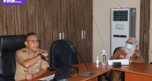 Kepala Dinas Kesehatan Kota Lubuklinggau, Erwin Armeidi didampingi Kabid P2P, Hj Darlela, SE memimpin rapat percepatan vaksinasi. Foto : viralsumsel.com/min