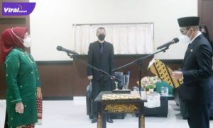 Bupati PALI Ir H Heri Amalindo MM melantik Kartika Yanti SH MH sebagai Sekda definitif Kabupaten PALI di Guest House (rumah dinas) Bupati PALI, Senin (21/2/2022). Foto : viralsumsel.com/eko