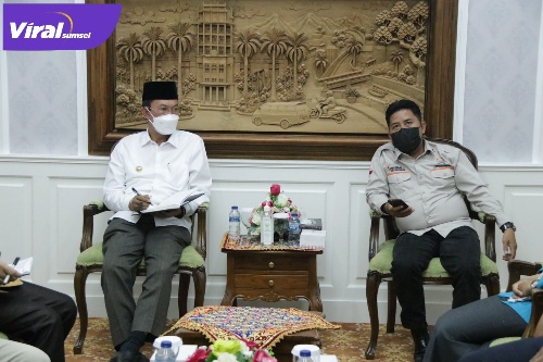 Walikota Palembang Harnojoyo Saat Rapat Terkait Pemilu Serentak 2024 Bersama Bawaslu Palembang Di Rumah Dinas Walikota Palembang. Kamis (17/2/2022), Foto : Viralsumsel/Nto