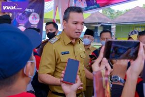 Plt Bupati Muba Beni Hernedi beri keterangan pada awak media. Foto viralsumsel.com/dev