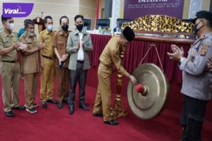 Setda Kabupaten Banyuasin, H. Senen Har, saat pembukaan LKS Angkatan Ke III, di gedung Auditorium Kabupaten Banyuasin, Selasa (22/2/2022). Foto : viralsumsel.com/lam