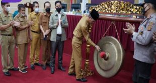 Setda Kabupaten Banyuasin, H. Senen Har, saat pembukaan LKS Angkatan Ke III, di gedung Auditorium Kabupaten Banyuasin, Selasa (22/2/2022). Foto : viralsumsel.com/lam