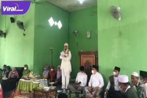 RA Anita Noeringhati Saat Menghadiri Peringatan Harlah Nahdlatul Ulama (NU) ke 96 tahun yang digelar Muslimat NU Ranting Talang Jambe. Foto : Viralsumsel/Nto