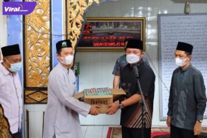 Gubernur Sumsel Herman Deru disela Safari Jum'at di Masjid Nurul Iman Jalan Pengadilan Tinggi Kecamatan Alang-Alang Lebar Palembang, Jum'at (25/2/2022). Foto : viralsumsel.com/win