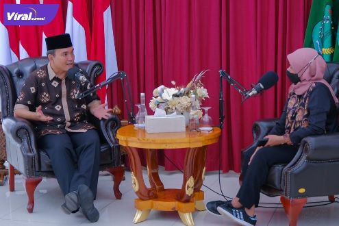 Plt Bupati Muba Beni Hernedi Ngobrol bareng Sumeks dipandu langsung oleh GM Sumatera Ekspres, Hj Nurseri Marwah. Foto : viralsumsel.com/dev
